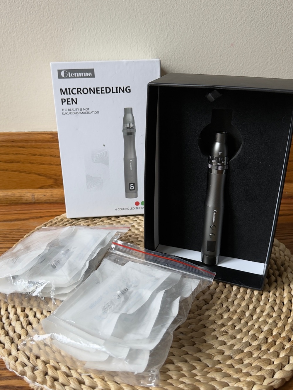 Glemme Microneedling Pen in Gunmetal Gray